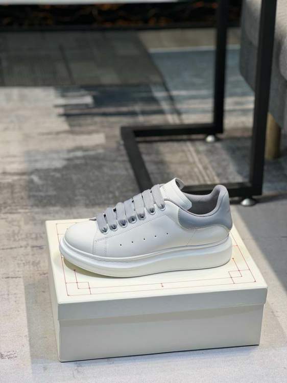 Picture of Alexander McQueen Shoes _SKUAlexanderMcQueensz35-45hnw0318172